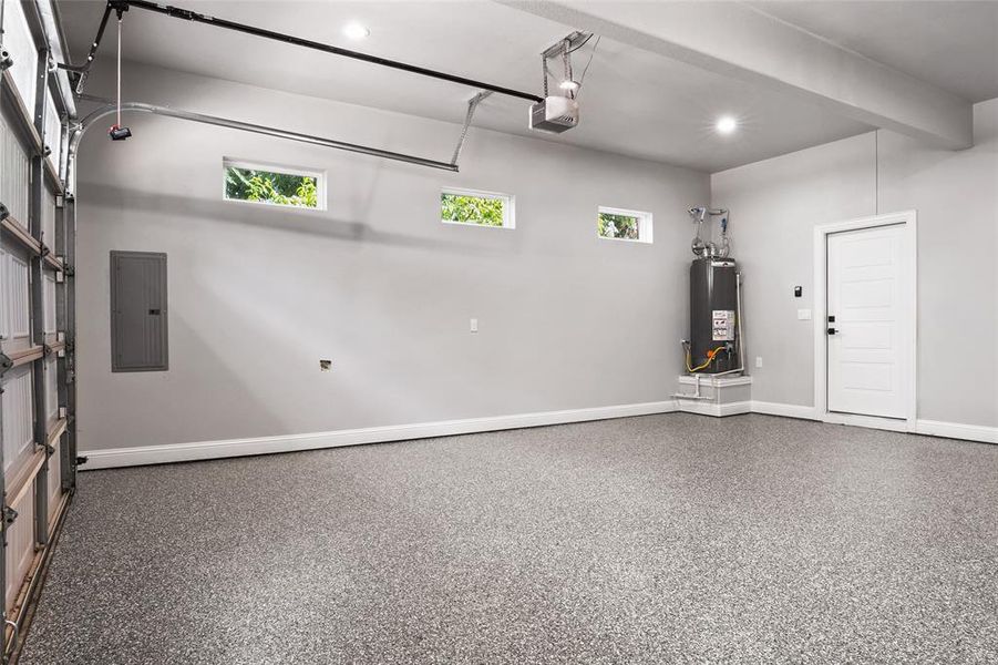 Spacious, unfurnished interior of a new home in , Dallas (Image 12).