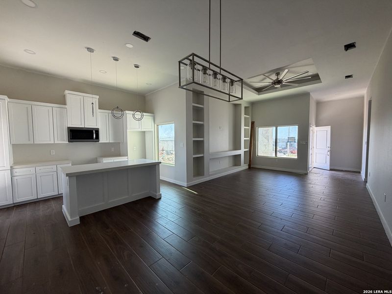 Spacious, unfurnished interior of a new home in , Laredo (Image 8).