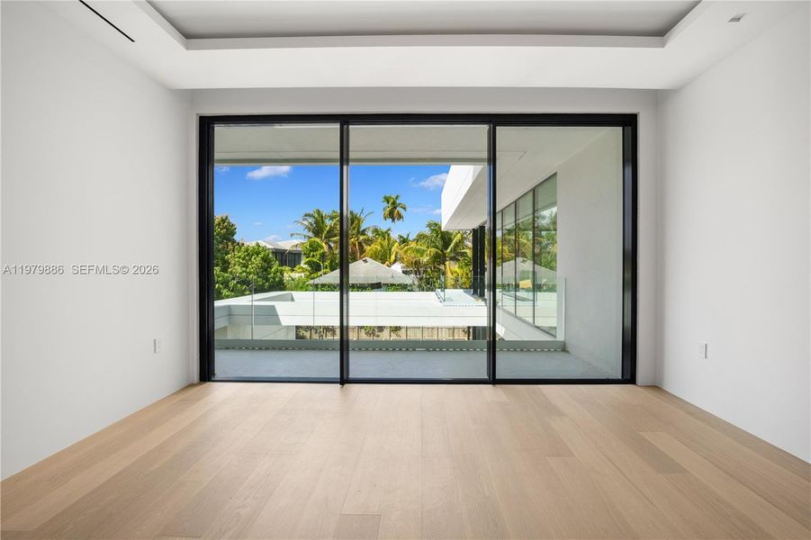 Spacious, unfurnished interior of a new home in , Miami Beach (Image 23).