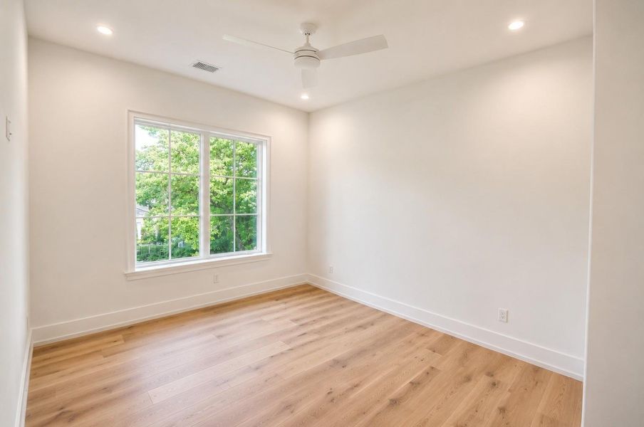 Spacious, unfurnished interior of a new home in , Houston (Image 26).