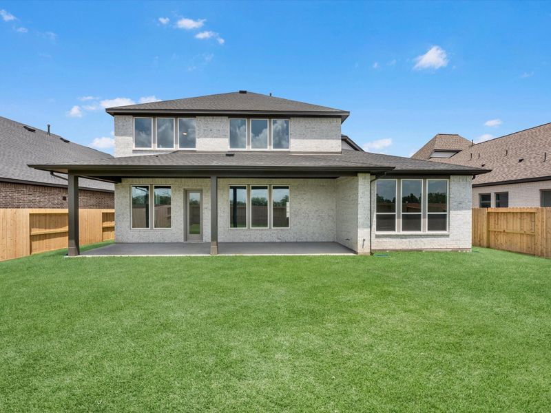 Exterior details and patio area of a home in Sienna 60’, Missouri City (Image 3).