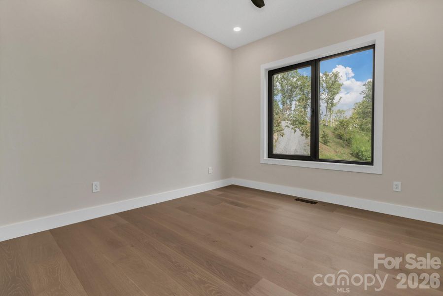 Spacious, unfurnished interior of a new home in , Fairview (Image 38).