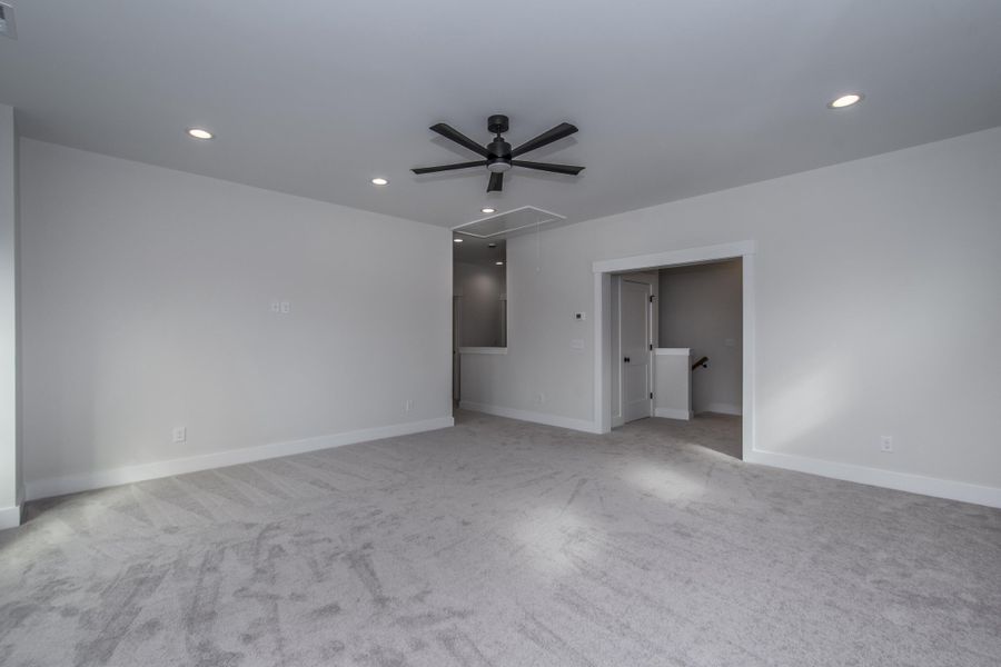 Spacious, unfurnished interior of a new home in , Chapin (Image 55).