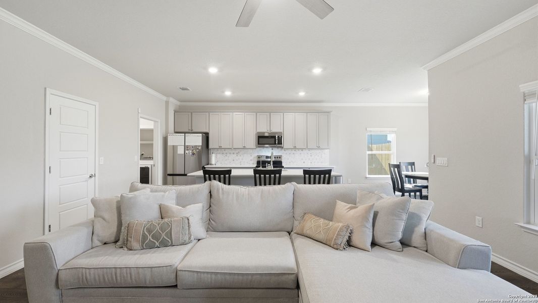 Furnished interior view inside a new home in Legend Pond, New Braunfels (Image 29). Furnished interior view inside a new home in Legend Pond, New Braunfels (Image 29).