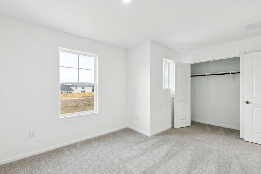Spacious, unfurnished interior of a new home in Windcress, Baytown (Image 28).