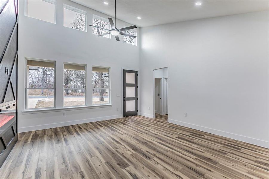 Spacious, unfurnished interior of a new home in , Malakoff (Image 20).