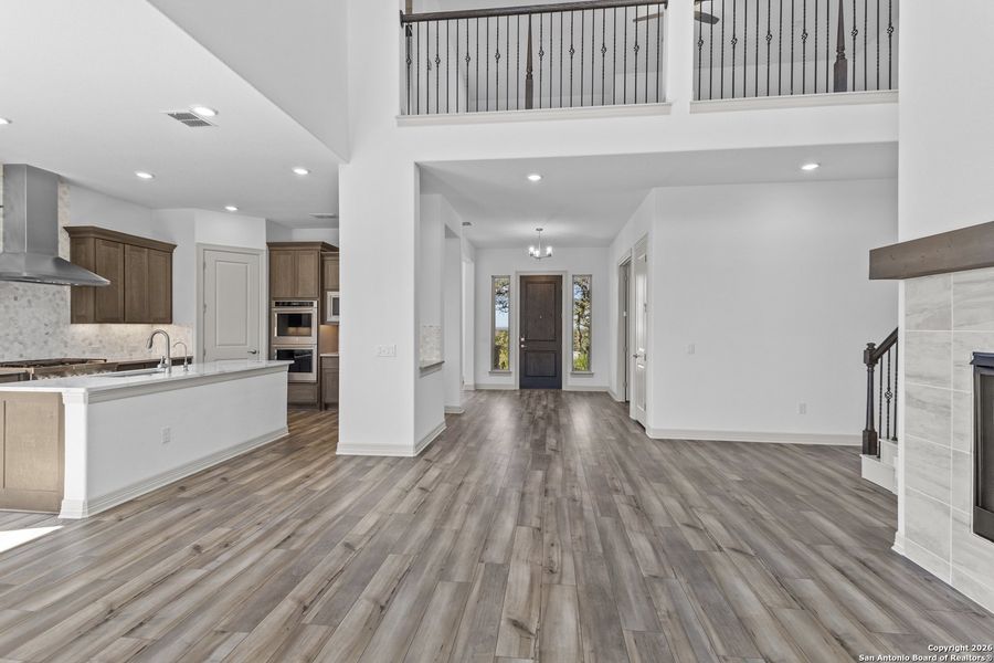 Spacious, unfurnished interior of a new home in Highland Estates, San Antonio (Image 27).