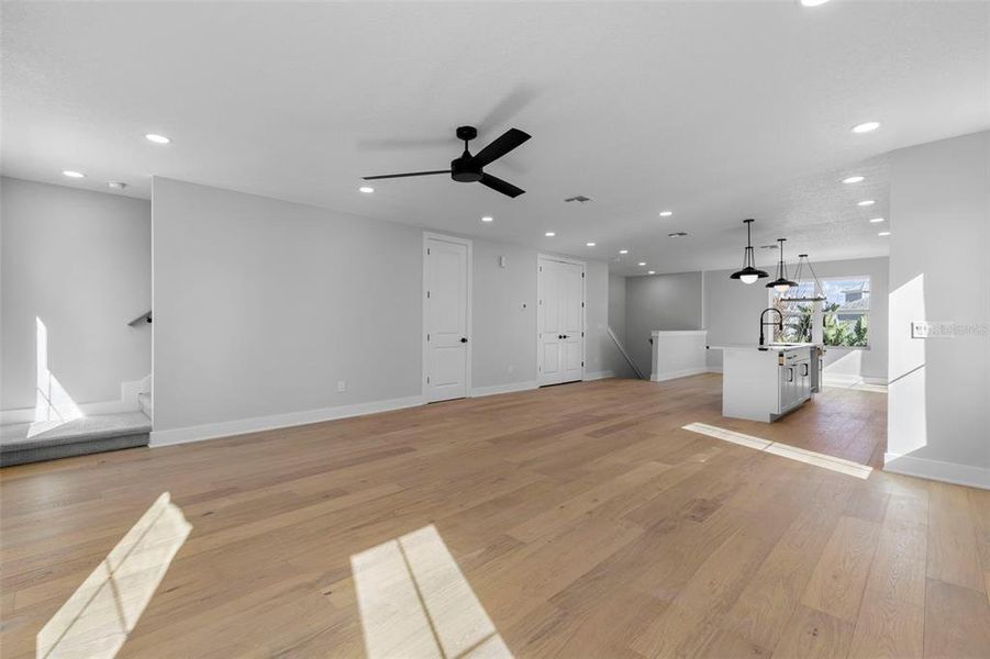 Spacious, unfurnished interior of a new home in , Tampa (Image 27).