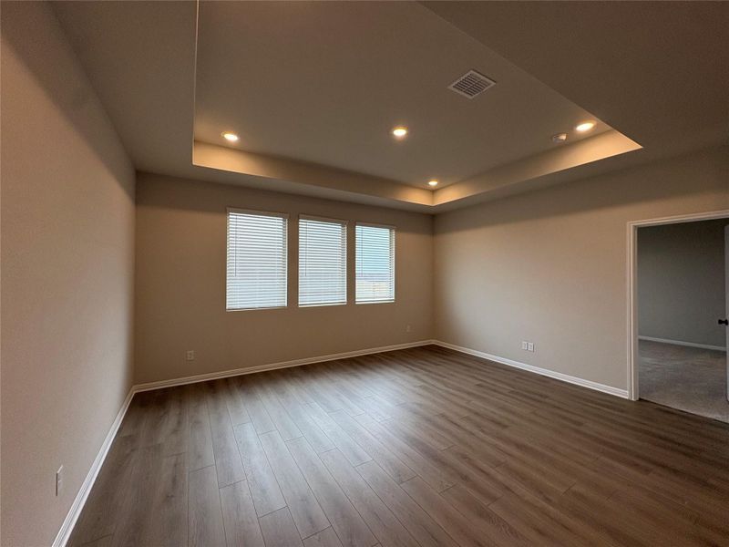 Spacious, unfurnished interior of a new home in Willow Springs, Buda (Image 15).