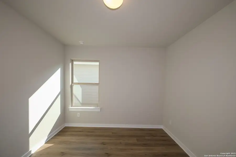 Spacious, unfurnished interior of a new home in Winding Brook, San Antonio (Image 17).