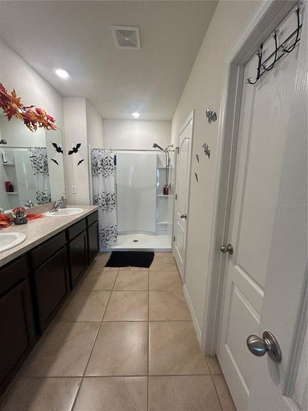 Furnished interior view inside a new home in , Davenport (Image 11).