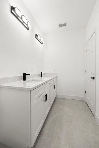 Furnished interior view inside a new home in , Clermont (Image 13).