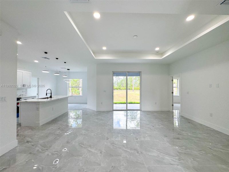 Spacious, unfurnished interior of a new home in , Lehigh Acres (Image 18).