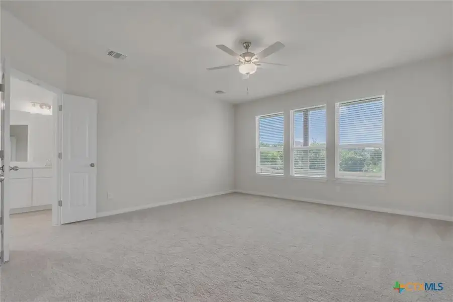 Representative unfurnished interior of a home built from the CHESEAPEAKE 3419SMR3CG by Saratoga Homes in Heritage Oaks, Killeen (Image 27). Representative unfurnished interior of a home built from the CHESEAPEAKE 3419SMR3CG by Saratoga Homes in Heritage Oaks, Killeen (Image 27).