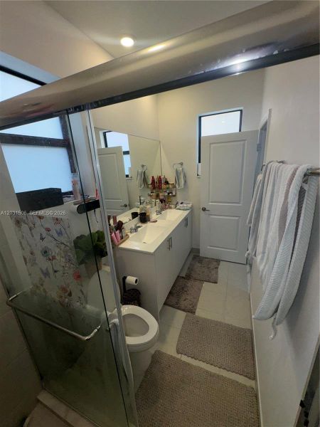 Furnished interior view inside a new home in , Homestead (Image 34).