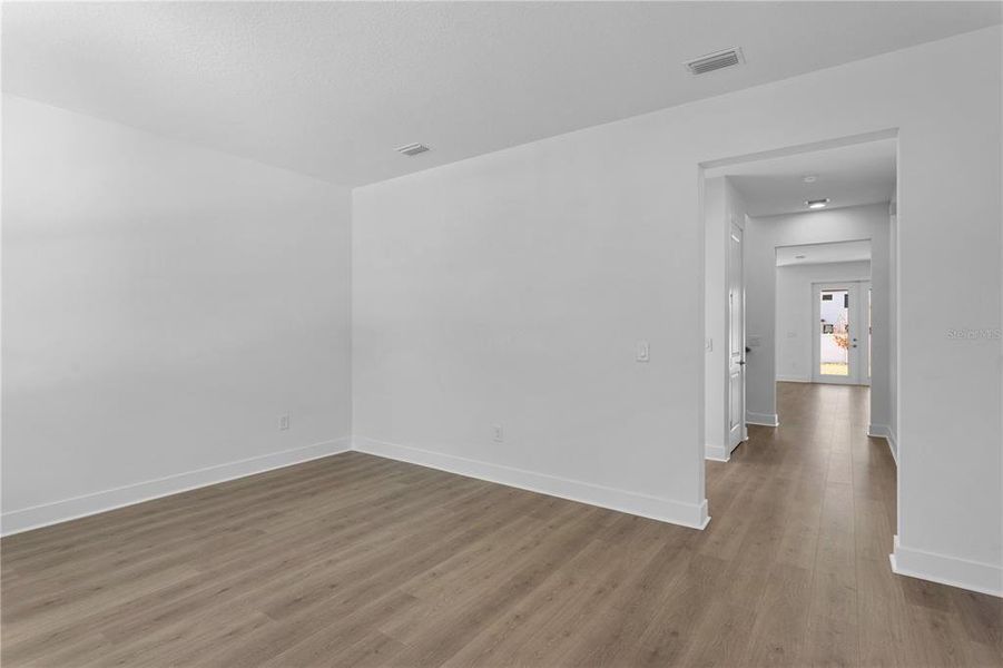Spacious, unfurnished interior of a new home in , Tampa (Image 46).