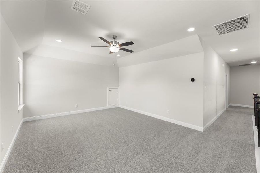 Spacious, unfurnished interior of a new home in Lake Shore Village, Rowlett (Image 15).