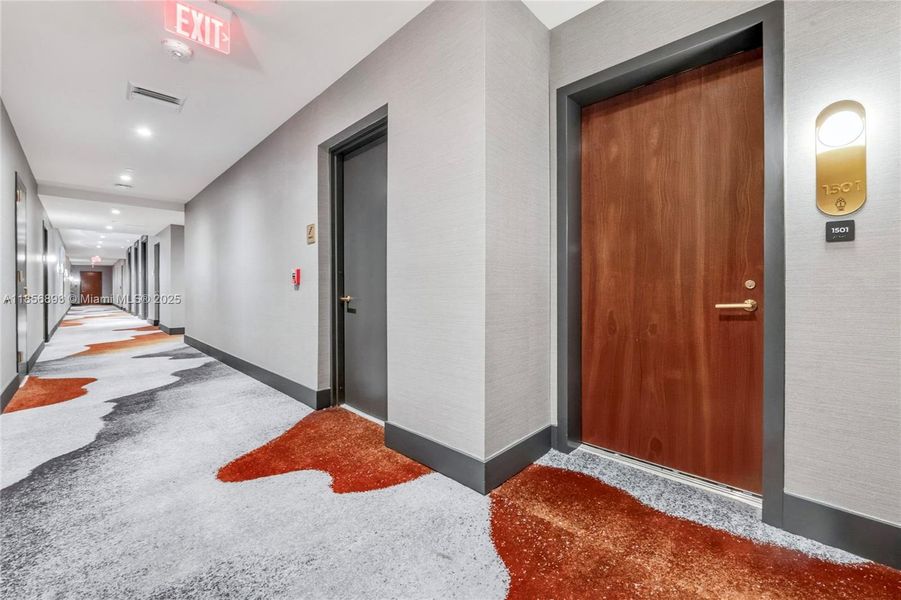 Spacious, unfurnished interior of a new home in Mr. C Residences, Miami (Image 15).