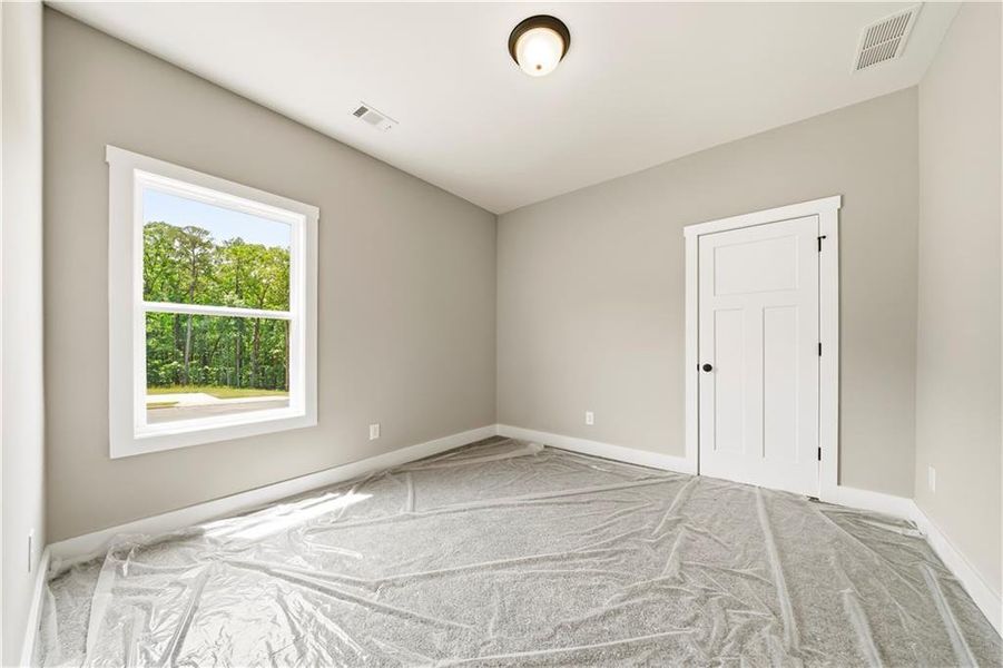 Spacious, unfurnished interior of a new home in Benson Estates, Dallas (Image 26).