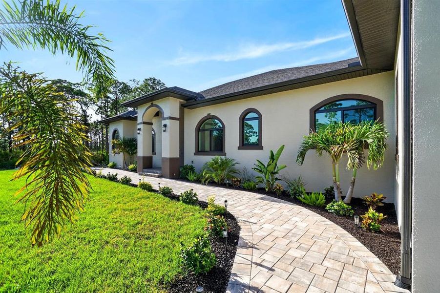 Exterior details and patio area of a home in , Port Charlotte (Image 4).