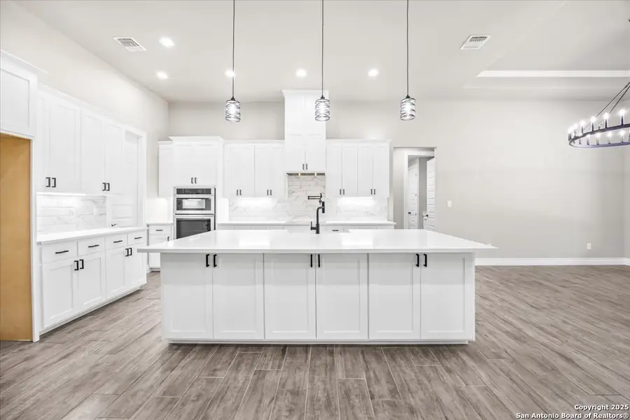 Furnished interior view inside a new home in , La Vernia (Image 9).