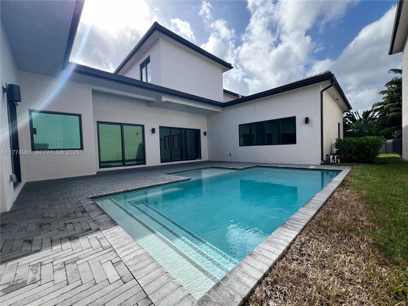 Exterior details and patio area of a home in , Hollywood (Image 28).