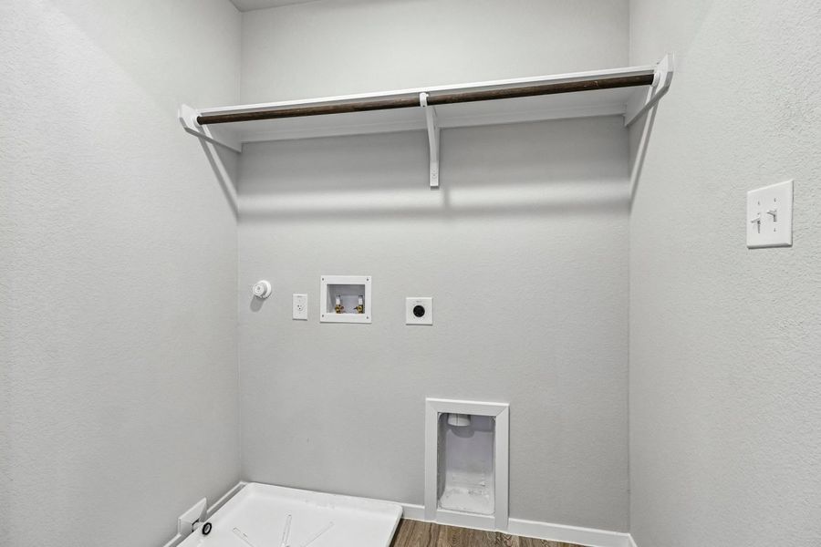 Spacious, unfurnished interior of a new home in Edgebrooke, Pflugerville (Image 23).