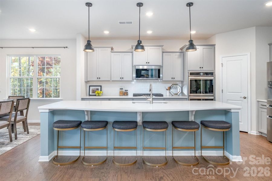 An island that seats 6.