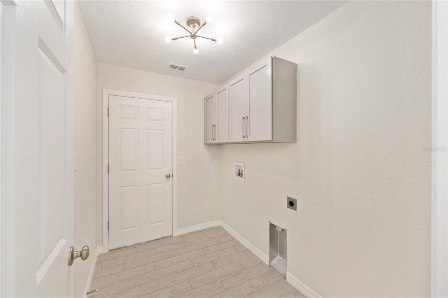 Spacious, unfurnished interior of a new home in , Ocala (Image 31).