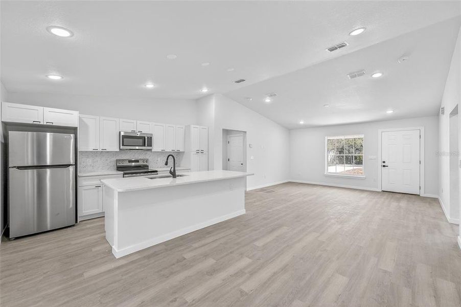 Furnished interior view inside a new home in , Ocklawaha (Image 5).