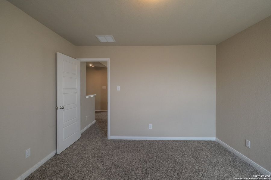 Spacious, unfurnished interior of a new home in Park Place, New Braunfels (Image 17).