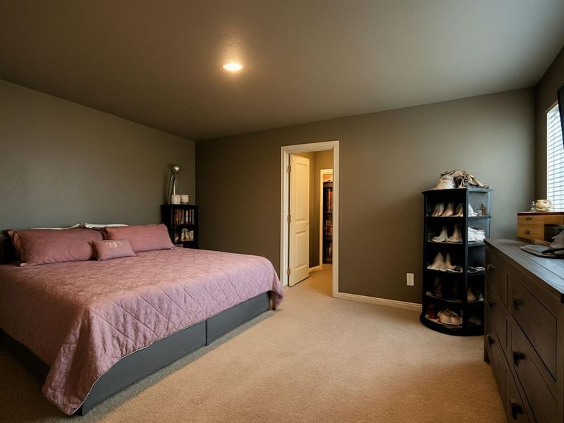 PRIMARY BEDROOM WITH EN SUITE BATHROOM AND CLOSET PRIMARY BEDROOM WITH EN SUITE BATHROOM AND CLOSET