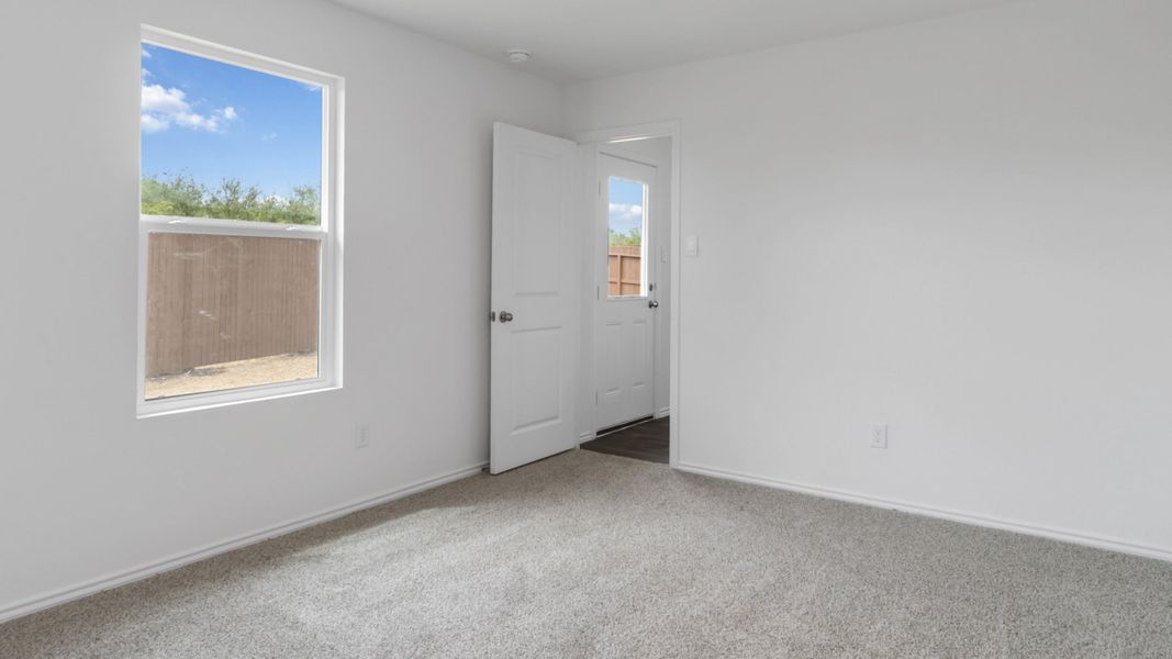 Representative unfurnished interior of a home built from the T30B Barton by D.R. Horton in Riverfield, Josephine (Image 13).