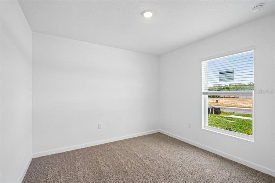 Spacious, unfurnished interior of a new home in , Umatilla (Image 15).
