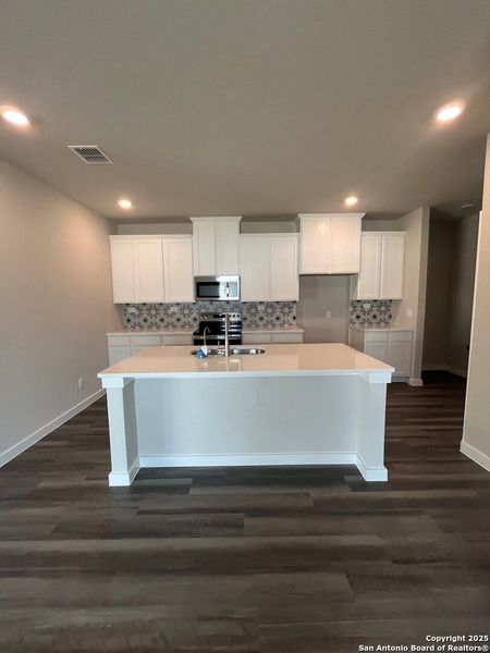 Furnished interior view inside a new home in Highland Ridge, New Braunfels (Image 7).