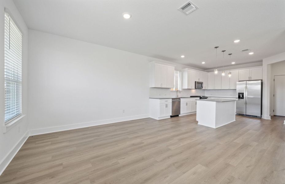 Spacious, unfurnished interior of a new home in Crosswinds, Kyle (Image 32).