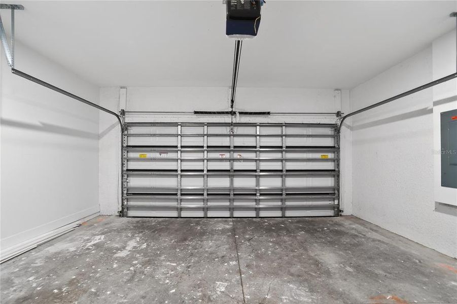 Spacious, unfurnished interior of a new home in , Rotonda West (Image 58).