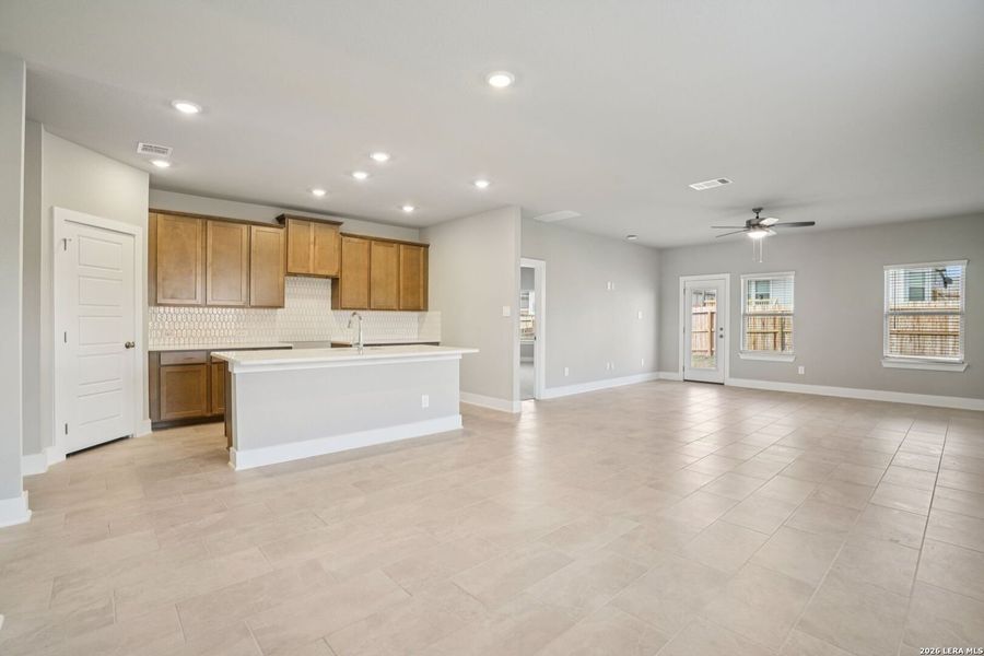 Spacious, unfurnished interior of a new home in Lark Canyon, New Braunfels (Image 42).