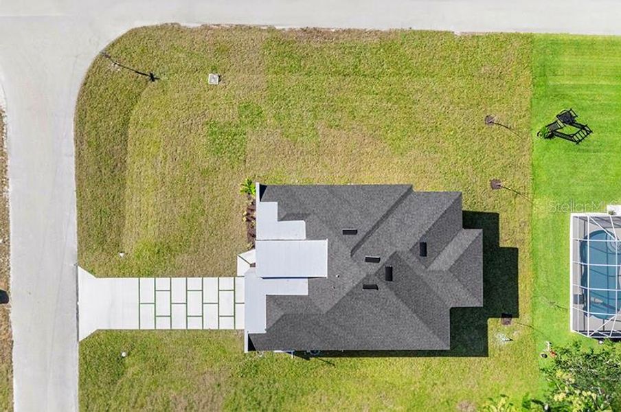 Exterior details and patio area of a home in , Cape Coral (Image 26).