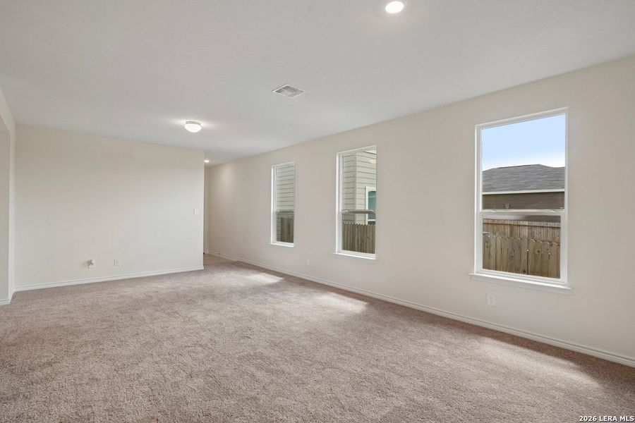 Spacious, unfurnished interior of a new home in Punta Verde, Converse (Image 15).