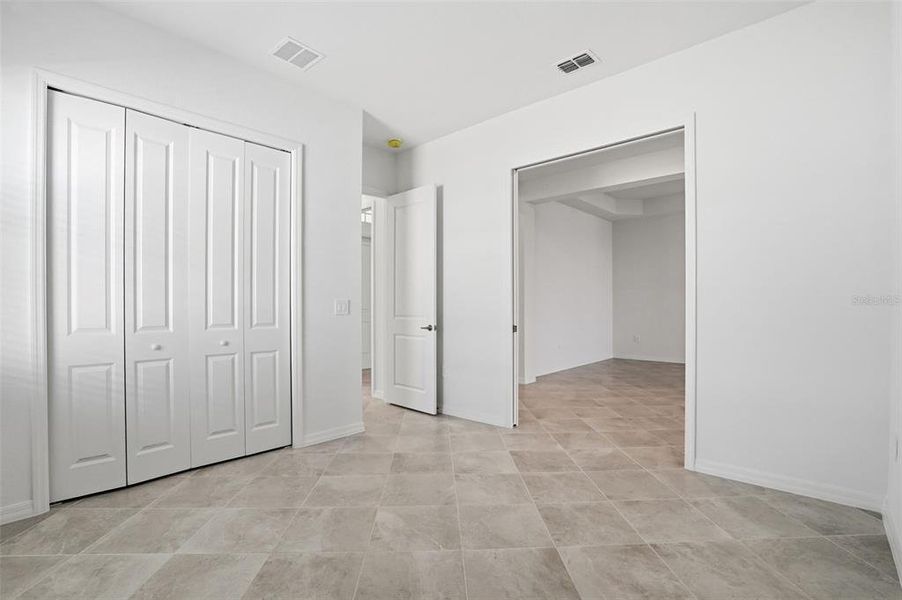 Spacious, unfurnished interior of a new home in Wellen Park Golf & Country Club, Venice (Image 20).