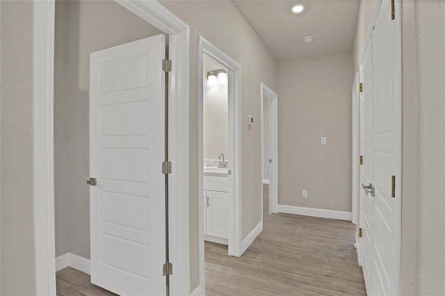 Spacious, unfurnished interior of a new home in , Granbury (Image 19).