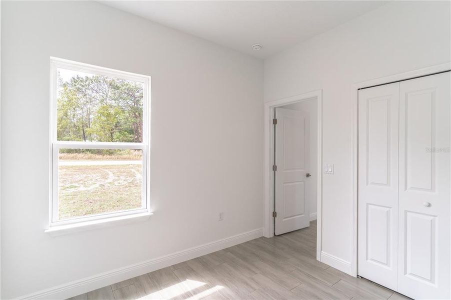 Spacious, unfurnished interior of a new home in , Ocala (Image 11).