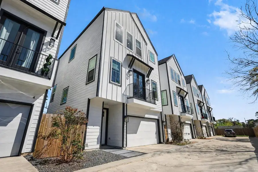 Front exterior of a new home in , Houston, TX, highlighting curb appeal (Image 1). Front exterior of a new home in , Houston, TX, highlighting curb appeal (Image 1).