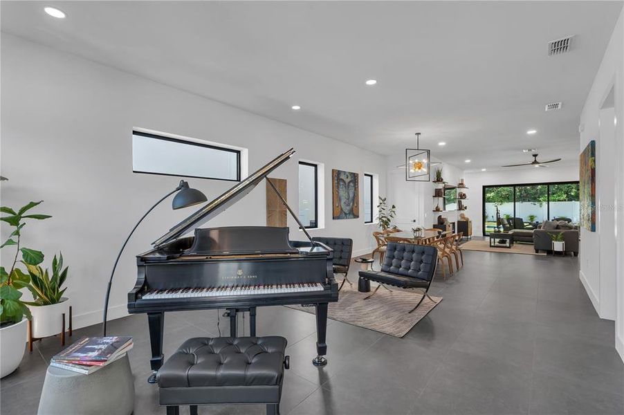 Furnished interior view inside a new home in , Orlando (Image 28).