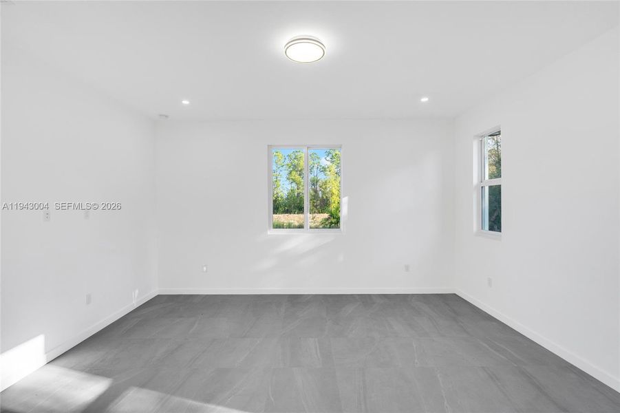 Spacious, unfurnished interior of a new home in , Lehigh Acres (Image 16).