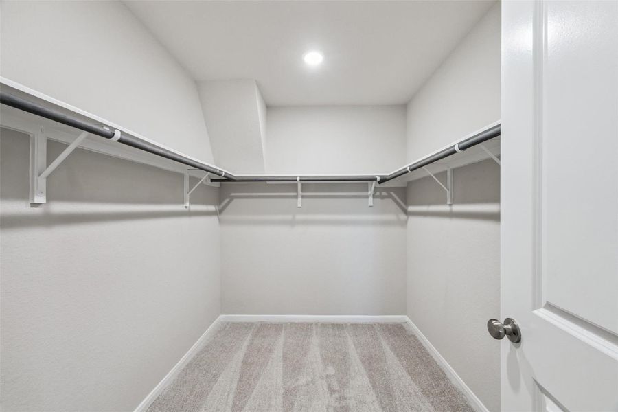 Spacious, unfurnished interior of a new home in , Texas City (Image 17).