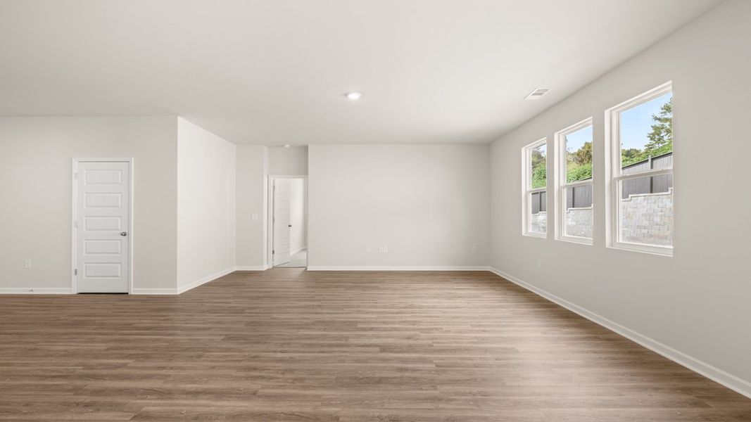 Spacious, unfurnished interior of a new home in Kingston Ranch at Lake Oconee, Buckhead (Image 14).