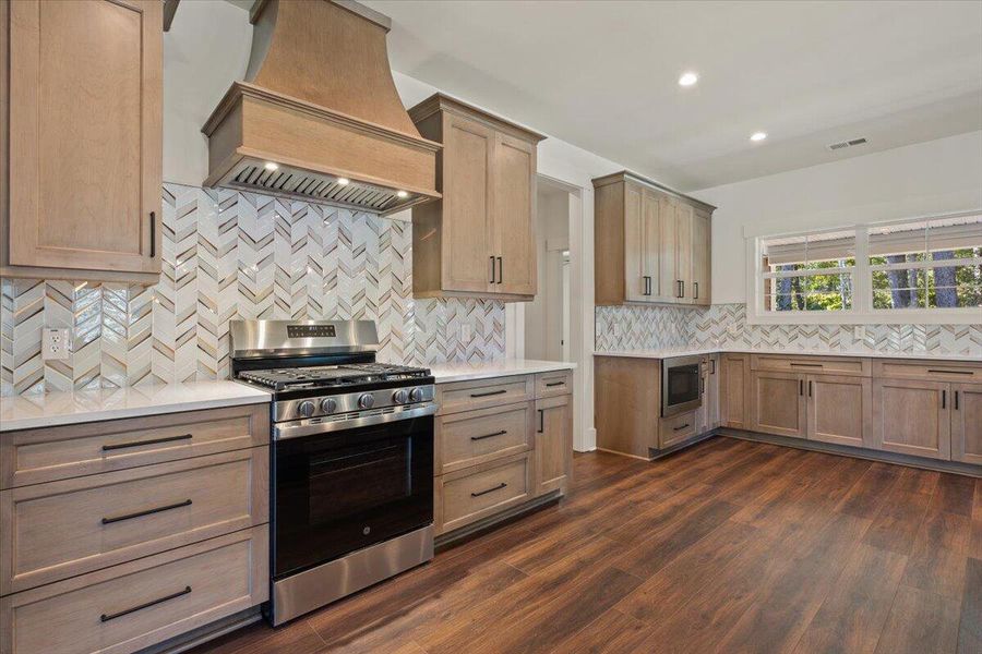 Furnished interior view inside a new home in , Awendaw (Image 13). Furnished interior view inside a new home in , Awendaw (Image 13).