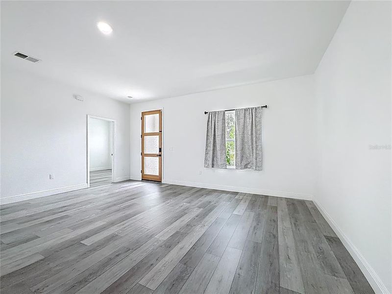 Spacious, unfurnished interior of a new home in , Ocala (Image 16).